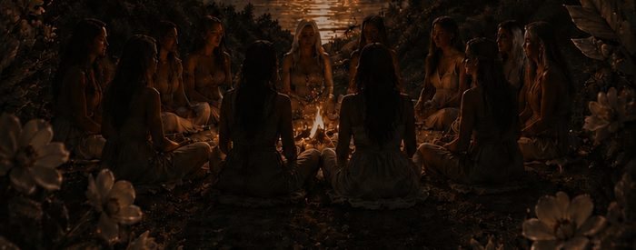 Círculo de mujeres alrededor del fuego
